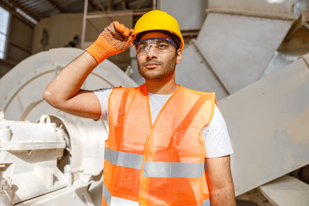 O Uso dos EPI's na área de vivência no canteiro de obras