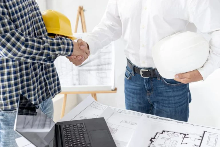 Contrato de empreitada: o que é, tipos, quando usar e modelos